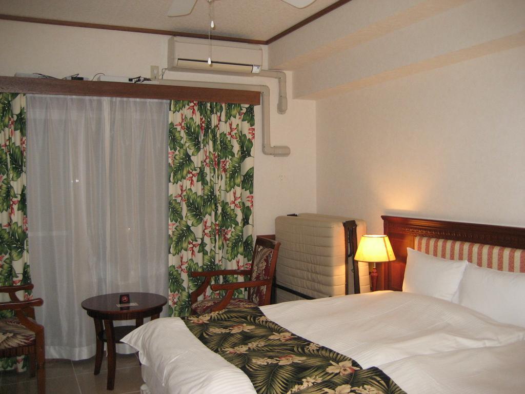 Seaside Hotel The Beach Chatan Oda fotoğraf